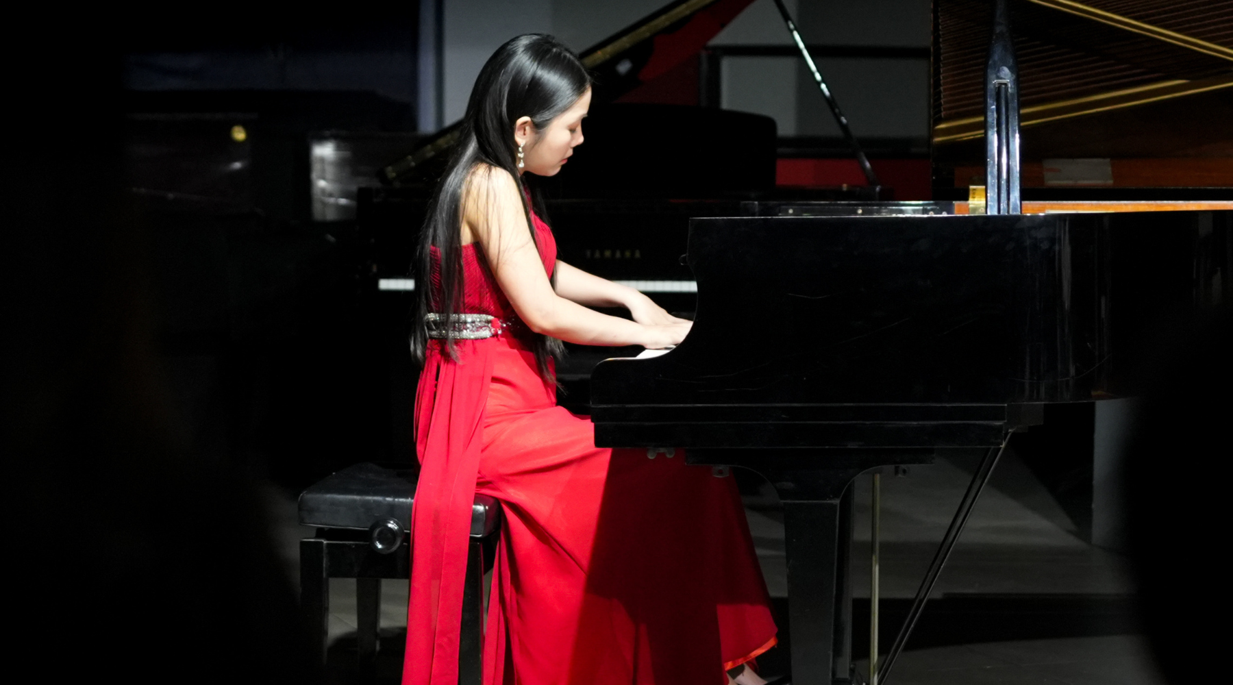 Well-Rounded Artistry in Churen Li’s Manila Debut